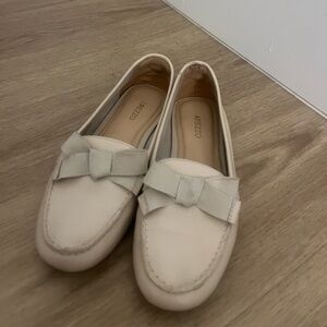 Beige leather moccasin